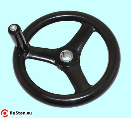 Маховик 250х25х50х8мм (DxdxHxb) с 3-мя спицами, бакелит "TLX" с ручкой фото №1 Маховик 250х25х50х8мм (DxdxHxb) с 3-мя спицами, бакелит "TLX" с ручкой фото №1