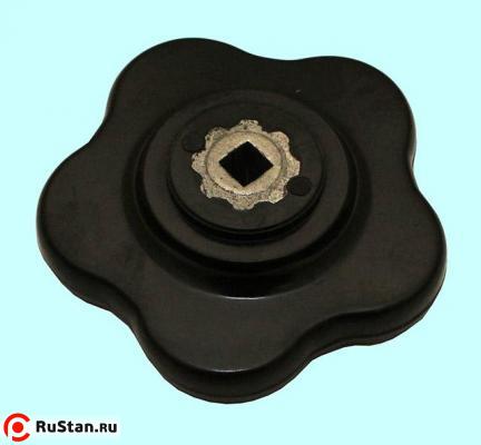 Ручка 100х(9х9)х26мм (DxdxH) лепестковая со сквозным квадратным отверстием, бакелит "TLX" фото №1 Ручка 100х(9х9)х26мм (DxdxH) лепестковая со сквозным квадратным отверстием, бакелит "TLX" фото №1