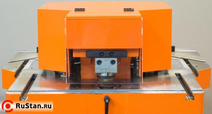 Защитный кожух, узел пробивки отверстий, пазы на рабочем столе для упора заготовок направляющими, мерная линейка на рабочем столе фото №6 Защитный кожух, узел пробивки отверстий, пазы на рабочем столе для упора заготовок направляющими, мерная линейка на рабочем столе фото №6