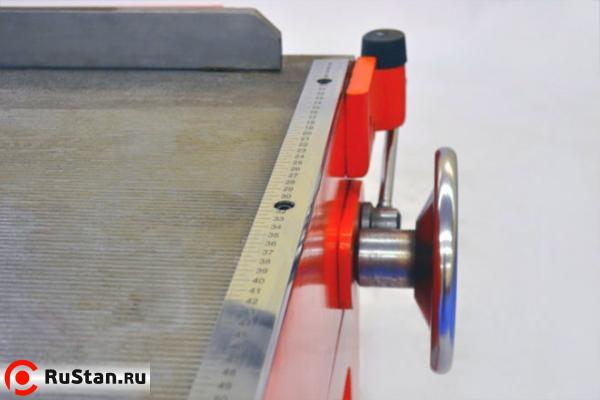 Механическая регулировка ограничителя подачи листа с фиксатором фото №4 Stalex KHS-1000 фото №4