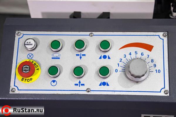 Эргономичность. Органы управления вынесены на отдельную панель, а значит работать за станком удобно и легко. фото №6 METAL MASTER MGH-200 фото №6