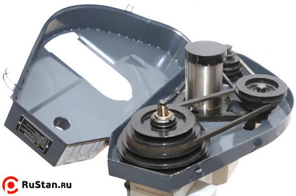 Переключение скоростей горизонтального шпинделя производится перестановкой клинового ремня на соответствующие шкивы. фото №4 Переключение скоростей горизонтального шпинделя производится перестановкой клинового ремня на соответствующие шкивы. фото №4