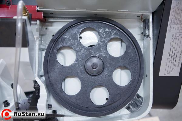 Шкив станка и предохранительный датчик при поднятой крышке рамы фото №16 Stalex BS-1018R фото №16