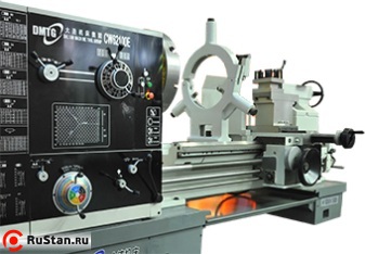 Токарный станок CW62100E, общий вид с установленными подвижным и неподвижным люнетами фото №4 Токарный станок CW62100E, общий вид с установленными подвижным и неподвижным люнетами фото №4