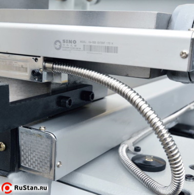 Продольная, поперечная и тонкая продольная подачи оснащены оптическими линейками с точностью позиционирования ±5 мкм. фото №15 METAL MASTER Z51200 DRO RFS фото №15