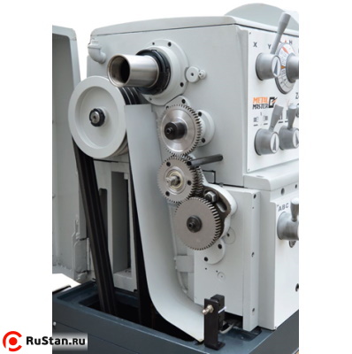 Под защитной крышкой шпиндельной бабки расположены приводные шкивы и гитара зубчатых колес. фото №3 METAL MASTER Z51200 DRO RFS фото №3